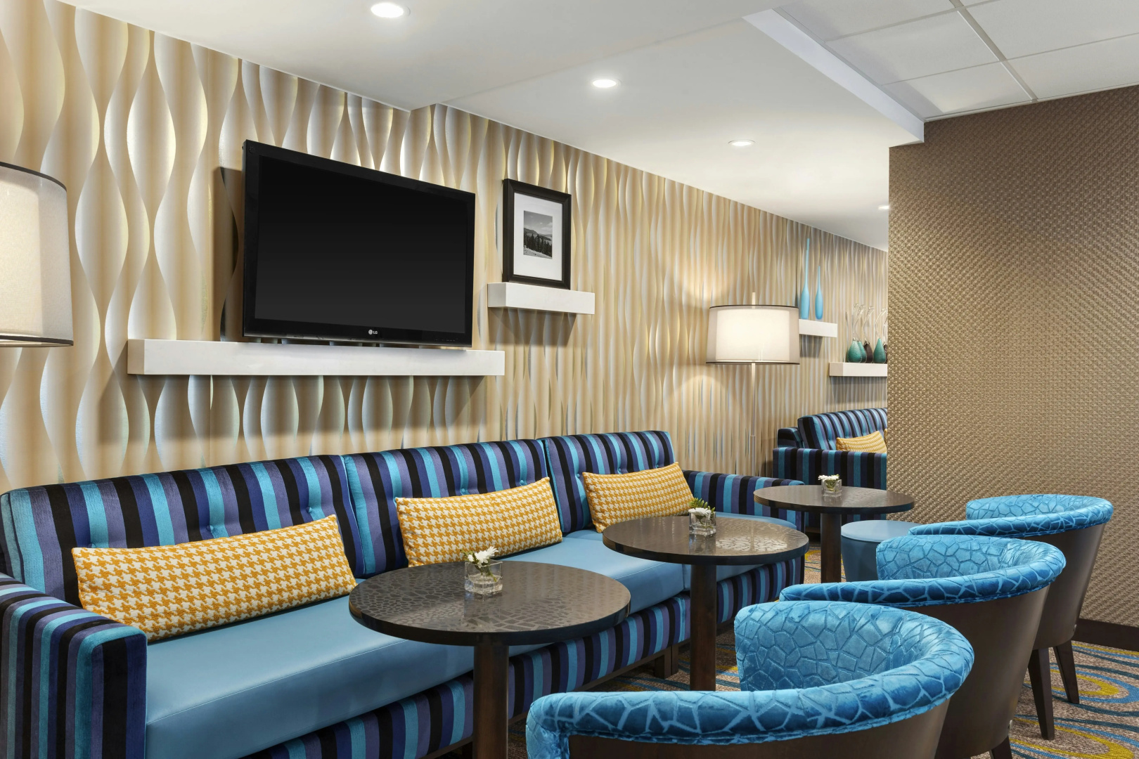 Photo - Hampton Inn and Suites by Hilton, Downtown Vancouver