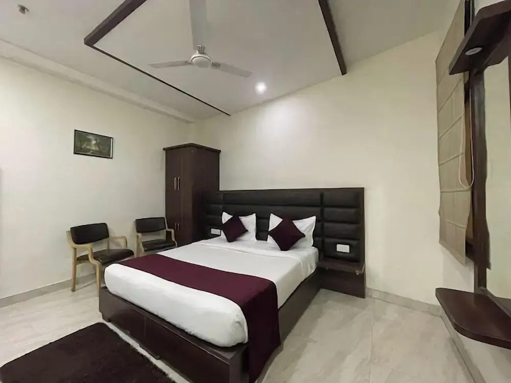 Photo - Hotel Opal Courtyard