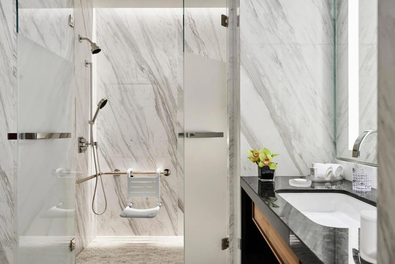 Photo - Four Seasons Hotel Madrid