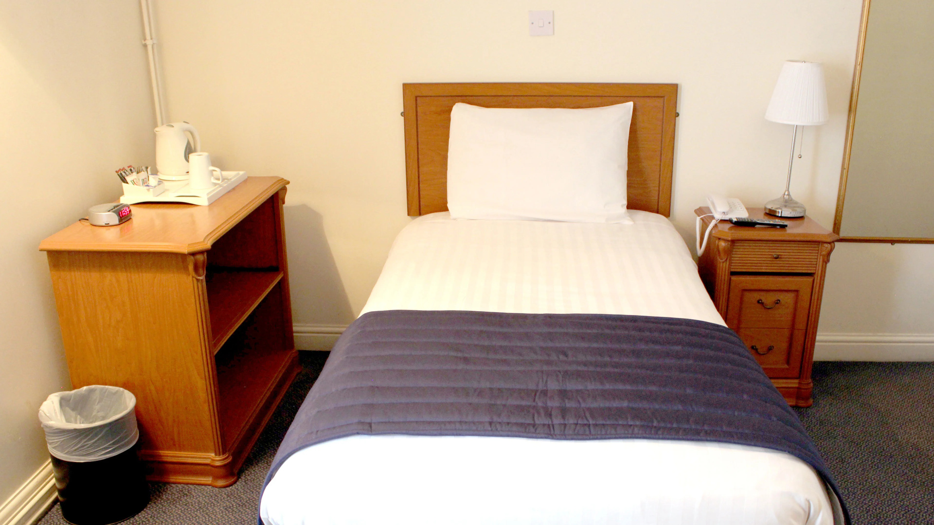 Photo - Discovery Inn - Leeds