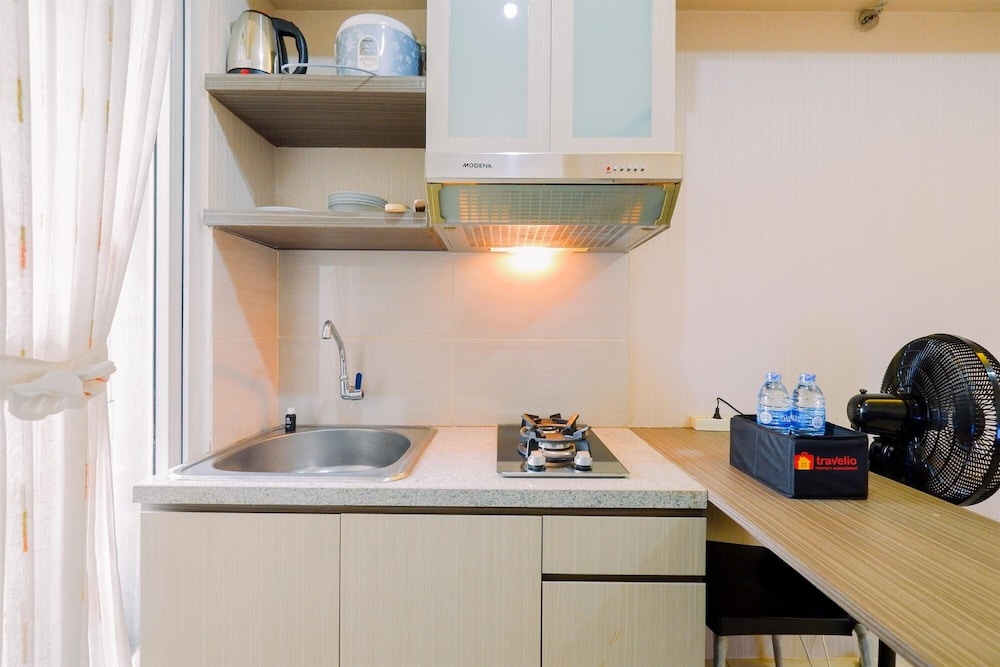 Modern And Homey 2Br At Green Pramuka City Apartment