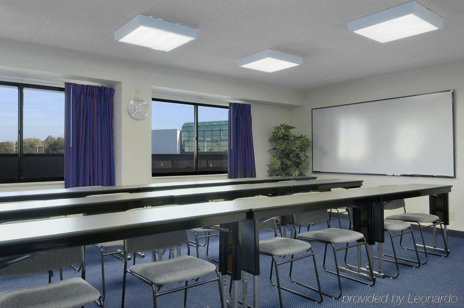 Photo - Super 8 by Wyndham Deerfield - Northbrook