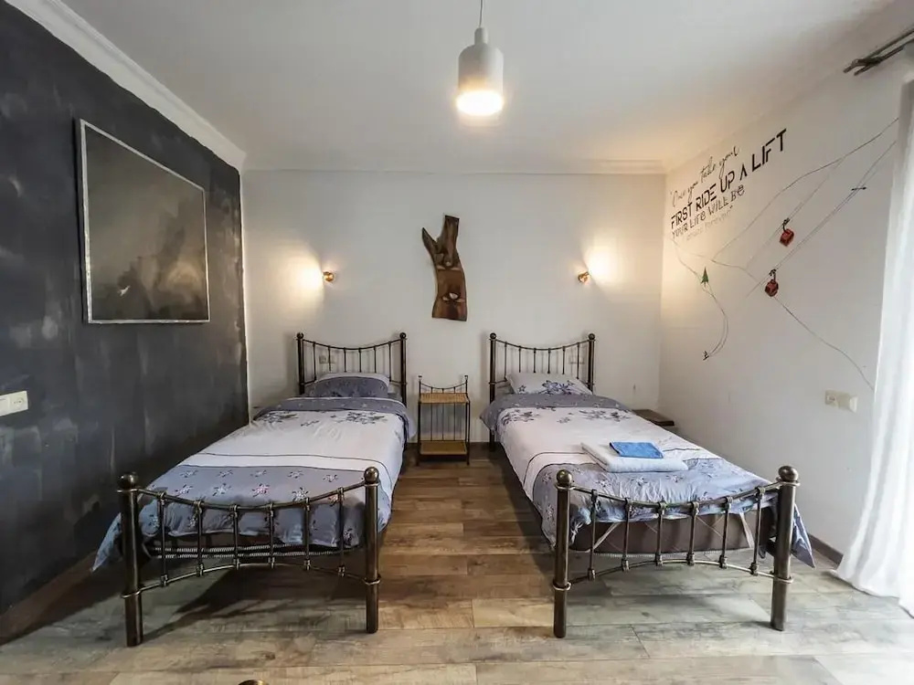 Photo - Korte Hotel Sleeps 14 with Courtyard