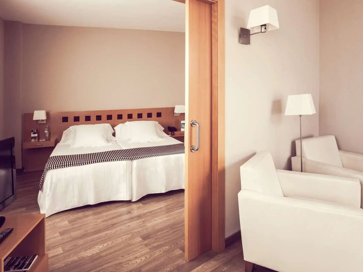 Photo - Towers Rotana - Dubai