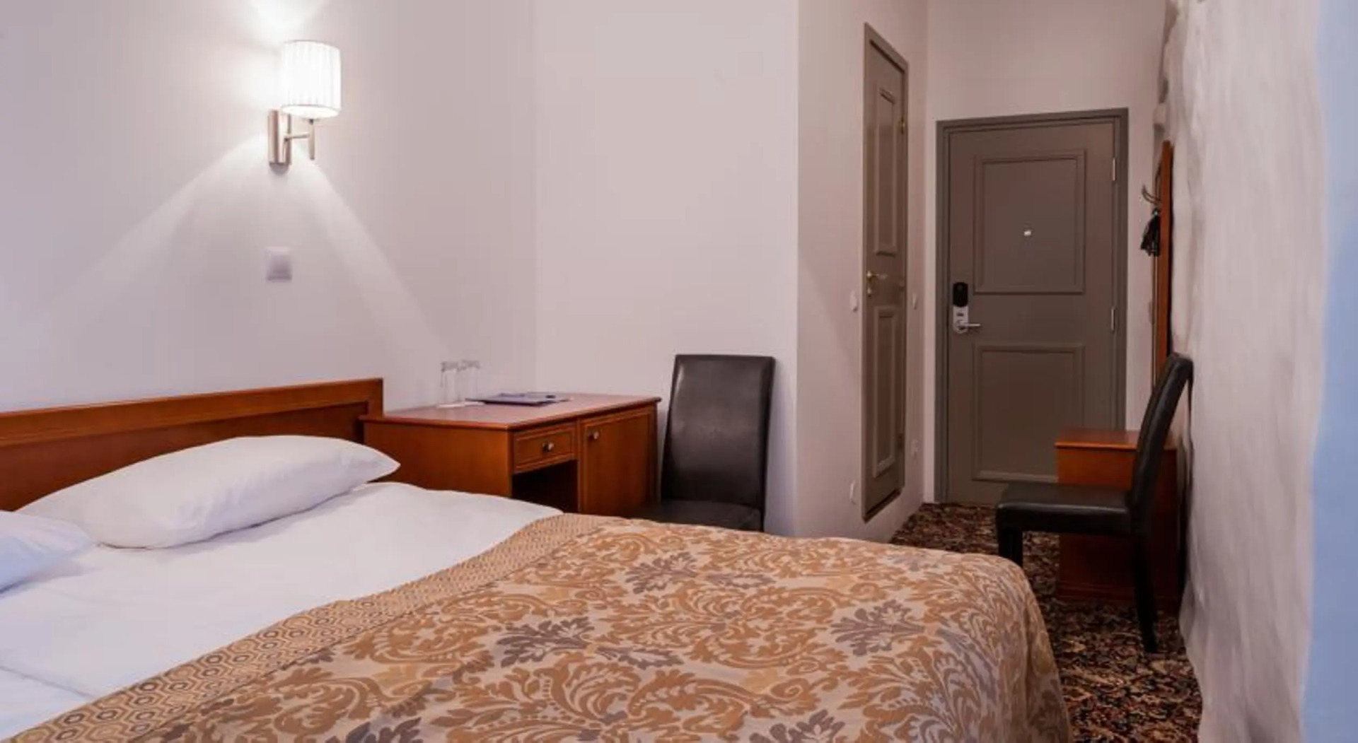 Photo - Three Crowns Residents