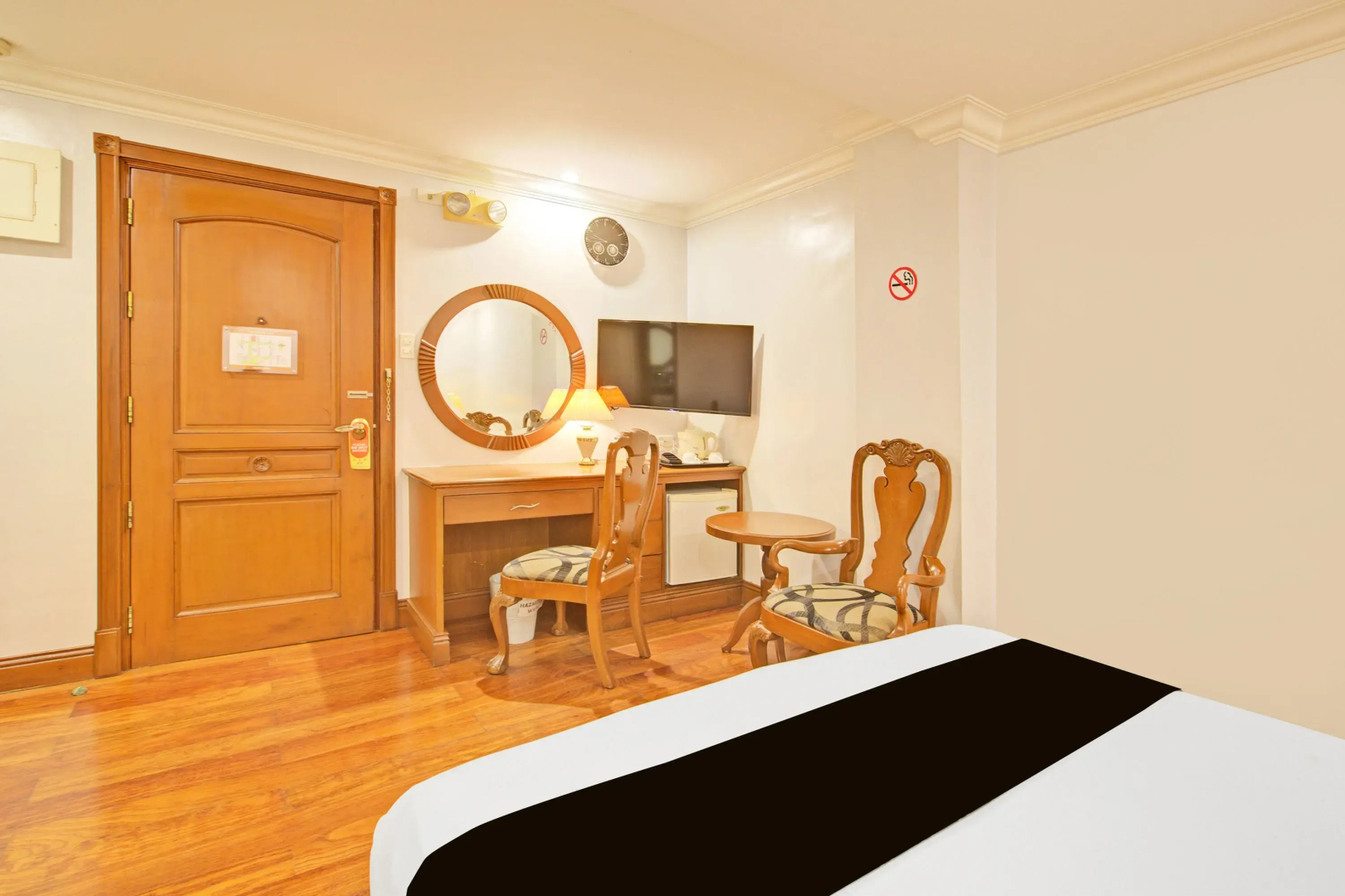 Foto - Townhouse OAK Makati Manila Near PNR Pasay Evangelista formerly VIP Suites