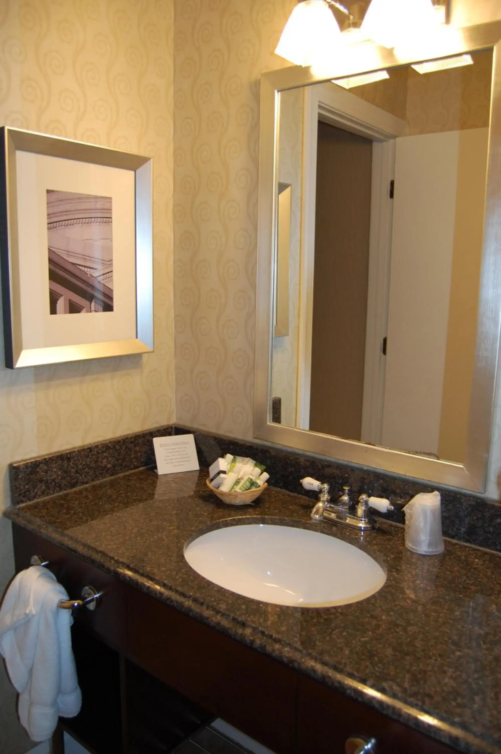 Photo - Windsor Inn Hotel