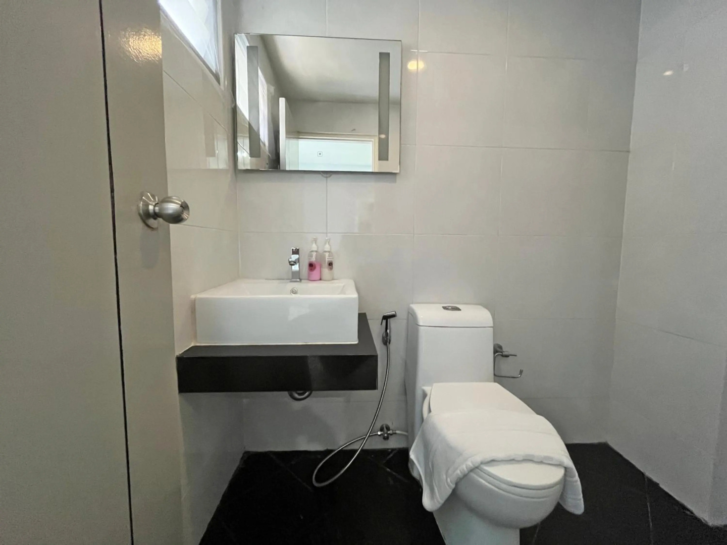 Photo - RoomQuest Bangkok Don Mueang Airport 1