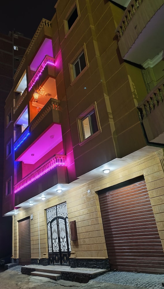 DISCOVER Pyramids inn