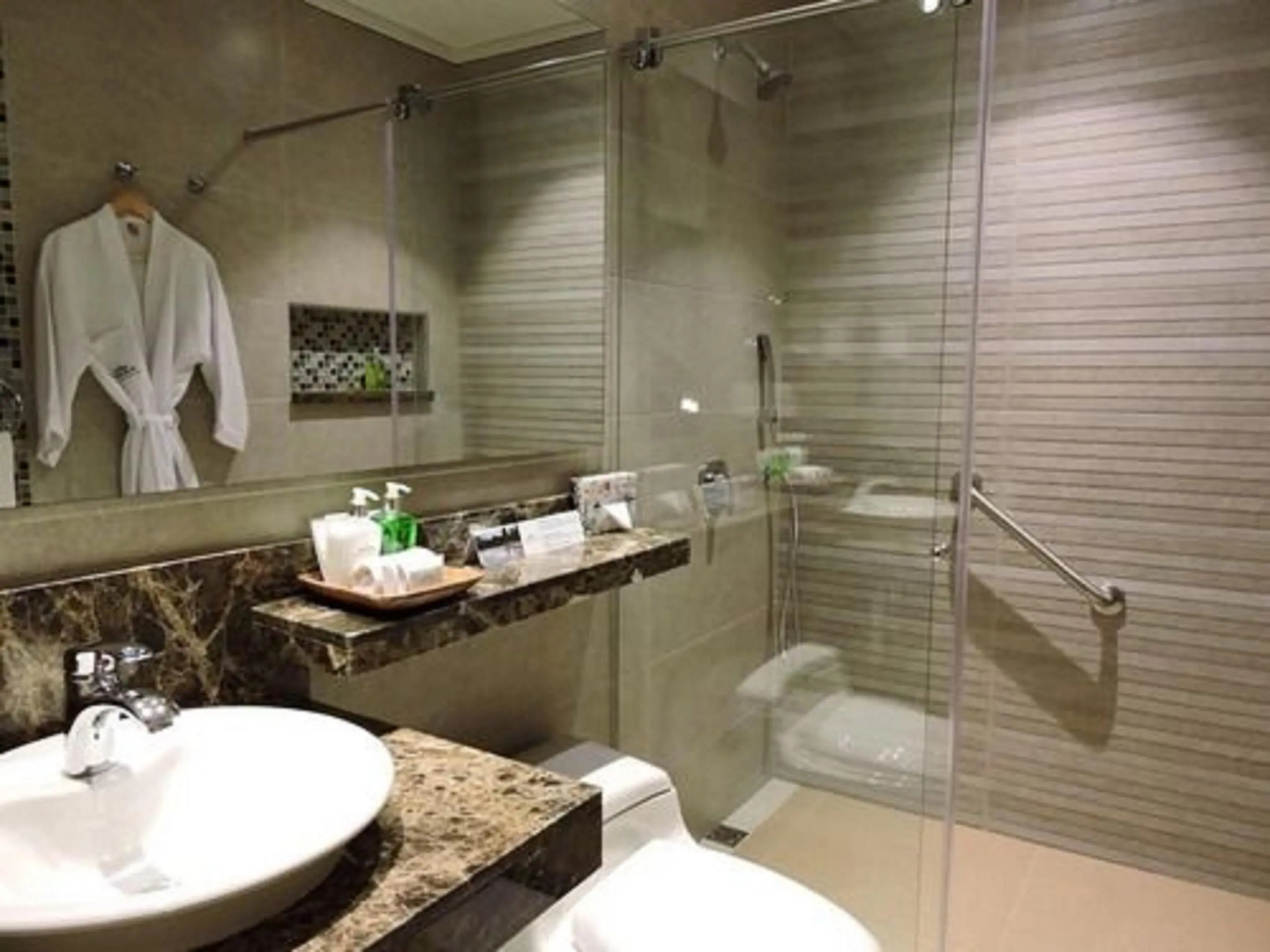 Photo - Hotel Plaza Suites