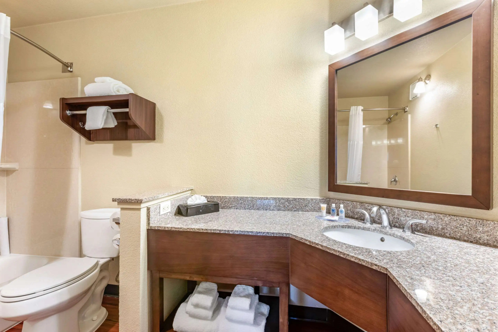 Photo - Comfort Inn & Suites Orange County John Wayne Airport