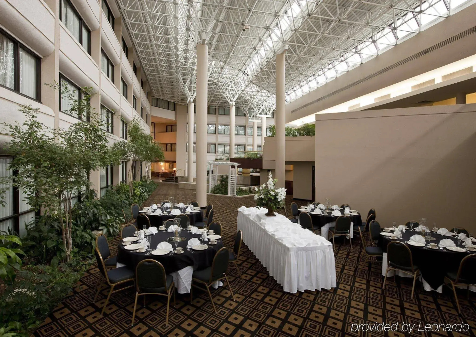 Photo - DoubleTree by Hilton Austin Northwest - Arboretum