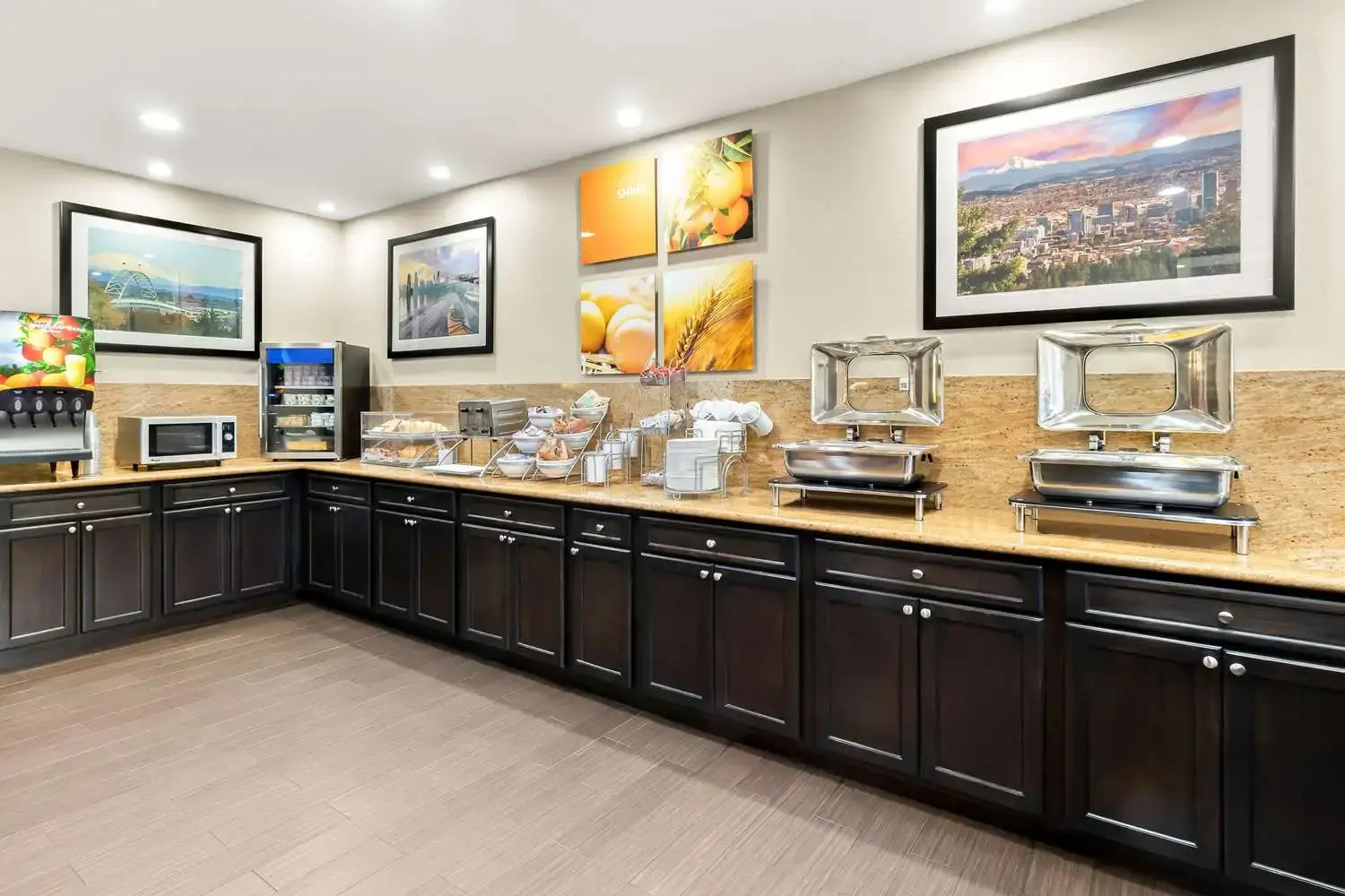 Photo - Comfort Suites Portland Airport