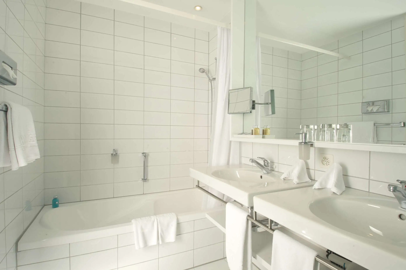 Photo - HERMITAGE Lake Lucerne - Beach Club & Lifestyle Hotel