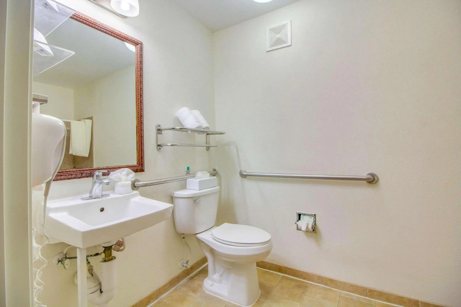Photo - MainStay Suites Texas Medical Center/Reliant Park