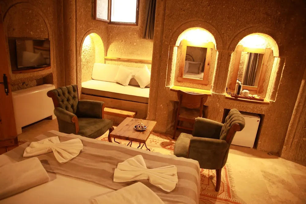Photo - Sarnich Cave Suites