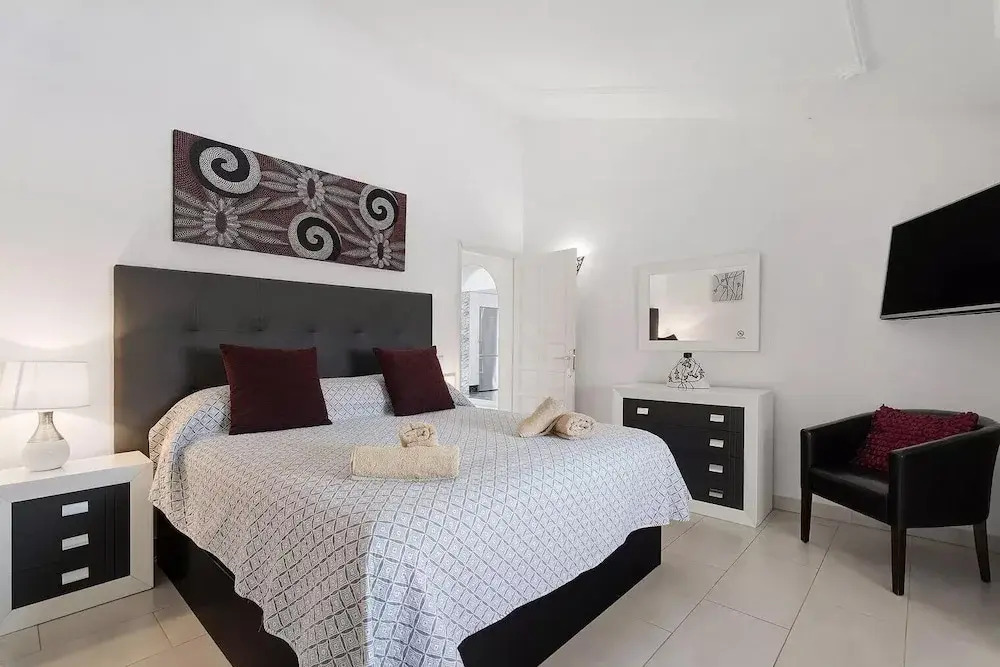 Foto - VILLA MALPAS Exceptional 3 Bed Villa - Sleeps 6 - Pool - HotTub- Parking