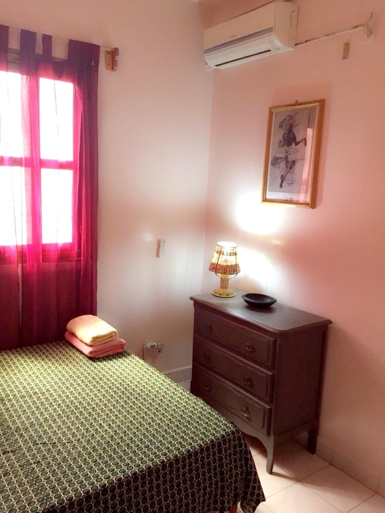 House With 4 Bedrooms in Dakar, With Enclosed Garden and Wifi - 10 km