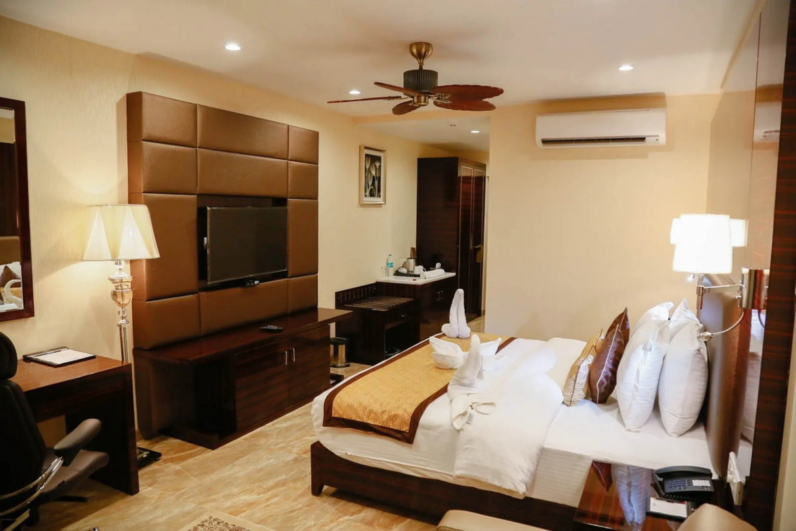 Photo - Fabhotel Prime Sarala Crown - 500M From Calangute Beach
