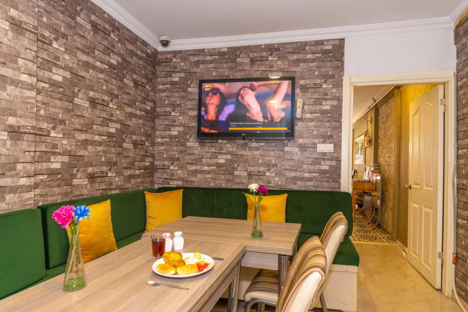 Photo - Walnut Shell Hotel