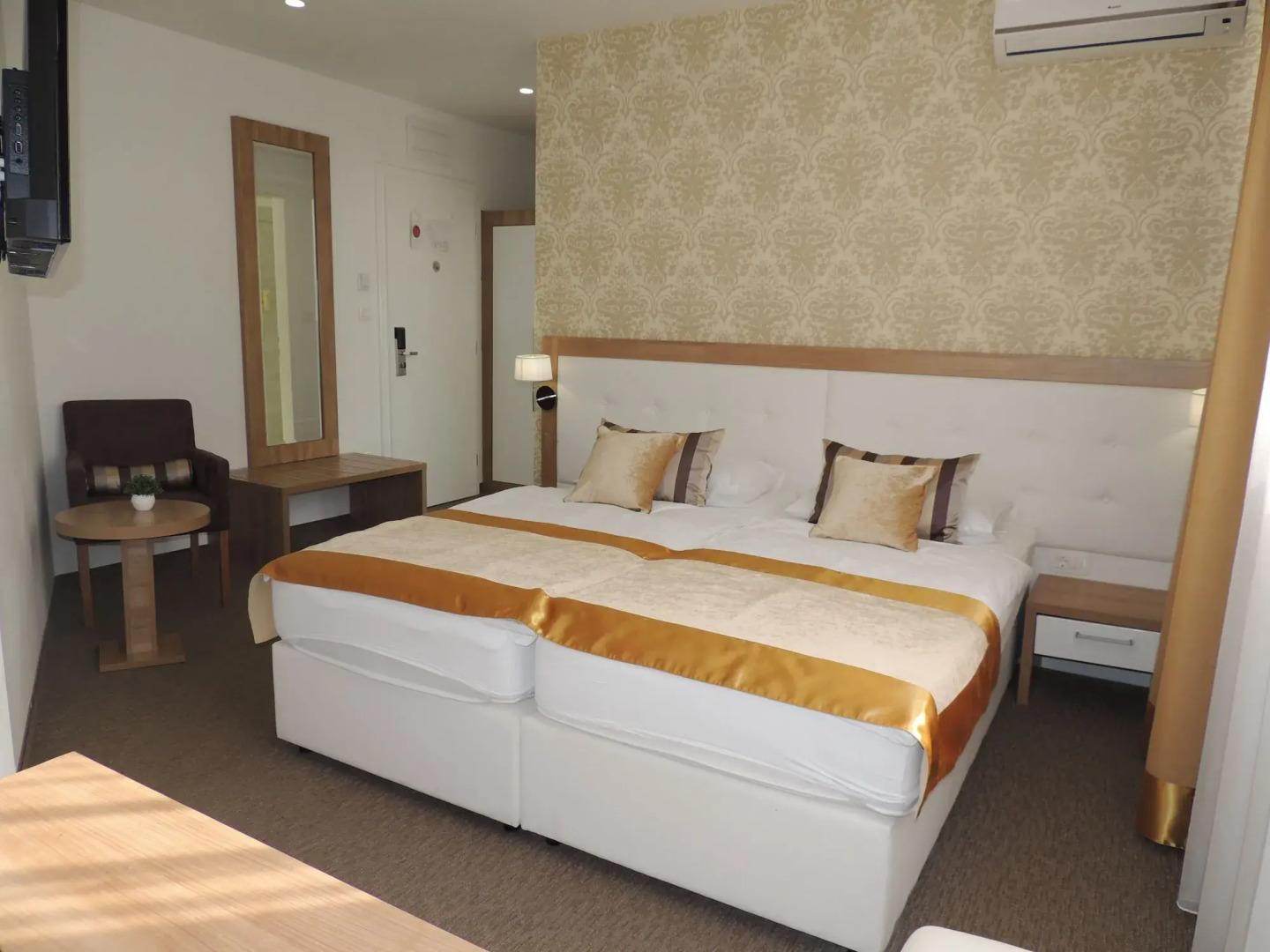 Photo - Hotel Corner