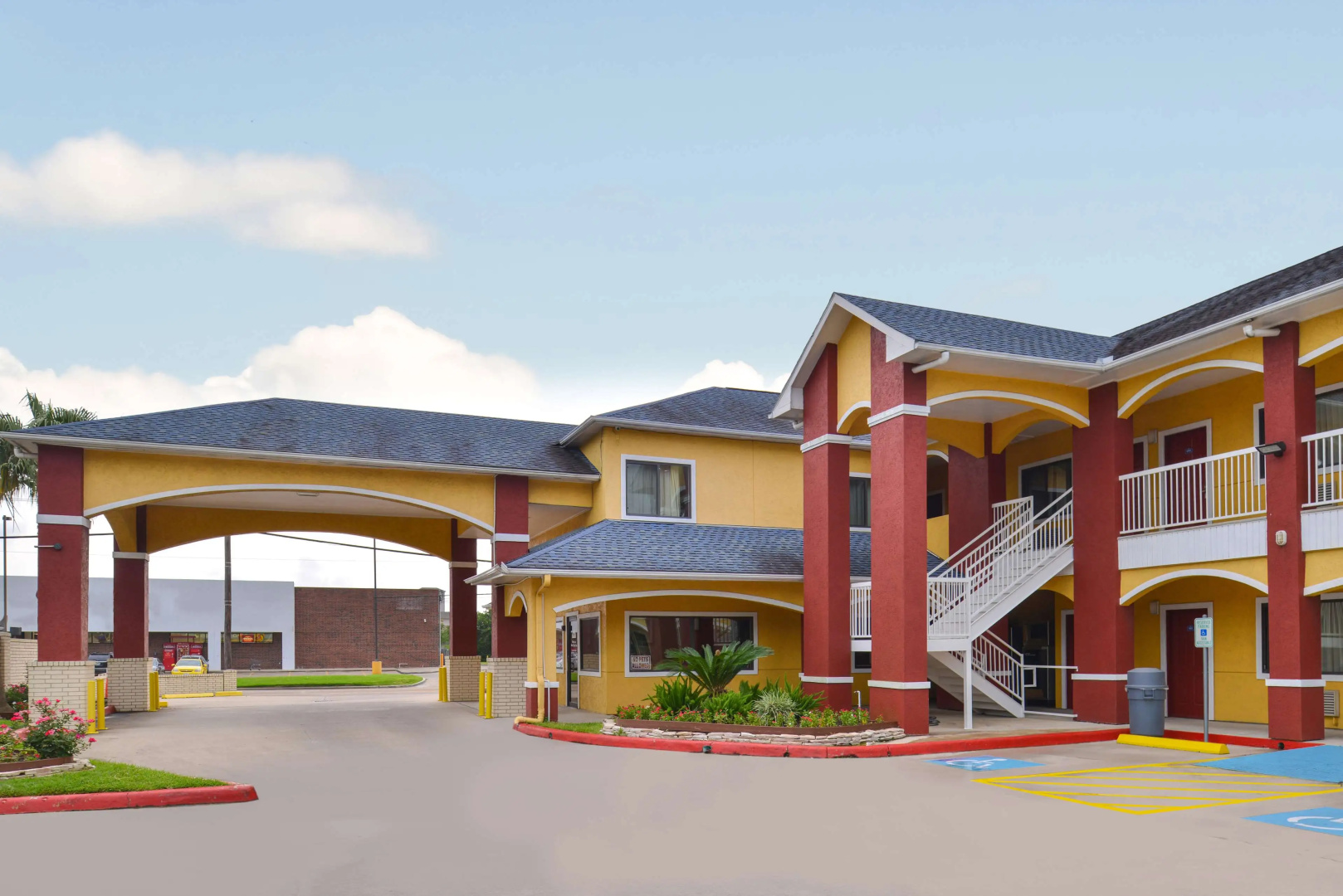 Photo - Americas Best Value Inn-Baytown