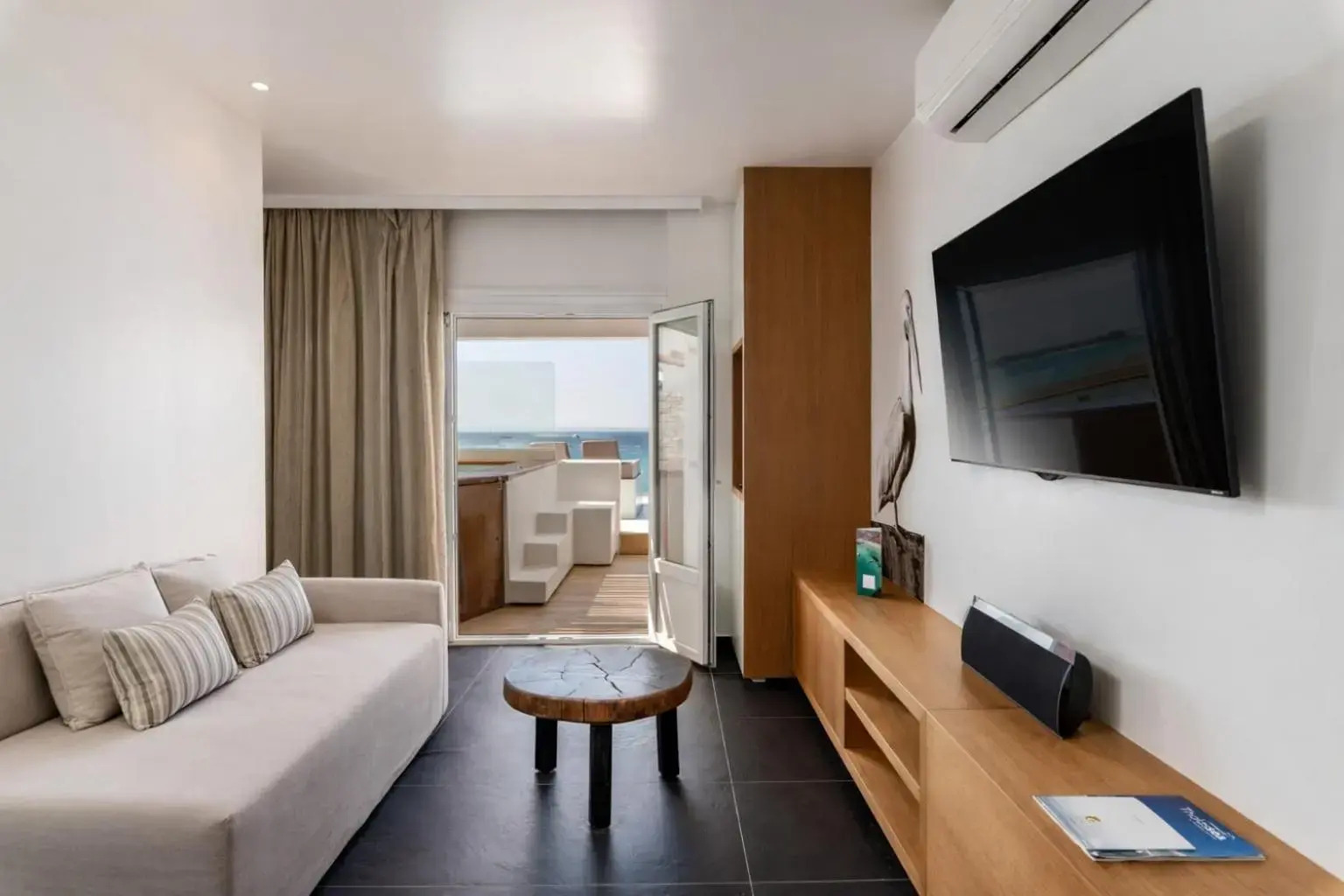 Photo - Mykonos Kosmoplaz Beach Resort Hotel
