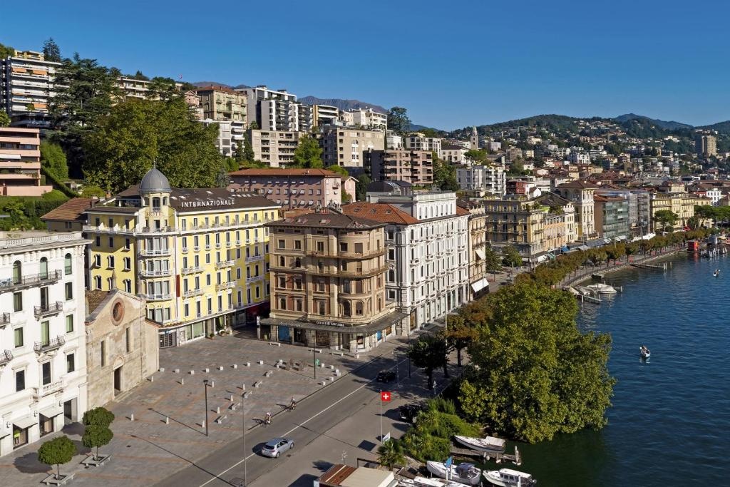 Photo - International au Lac Historic Lakeside Hotel