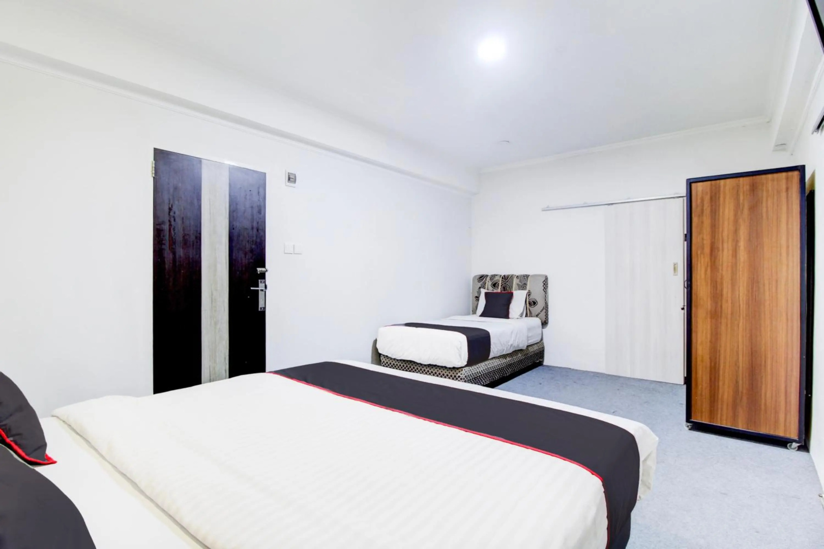 Hotel O Jalan Jenderal Sudirman Near Imam Bonjol Square Formerly Nelvi Guest House
