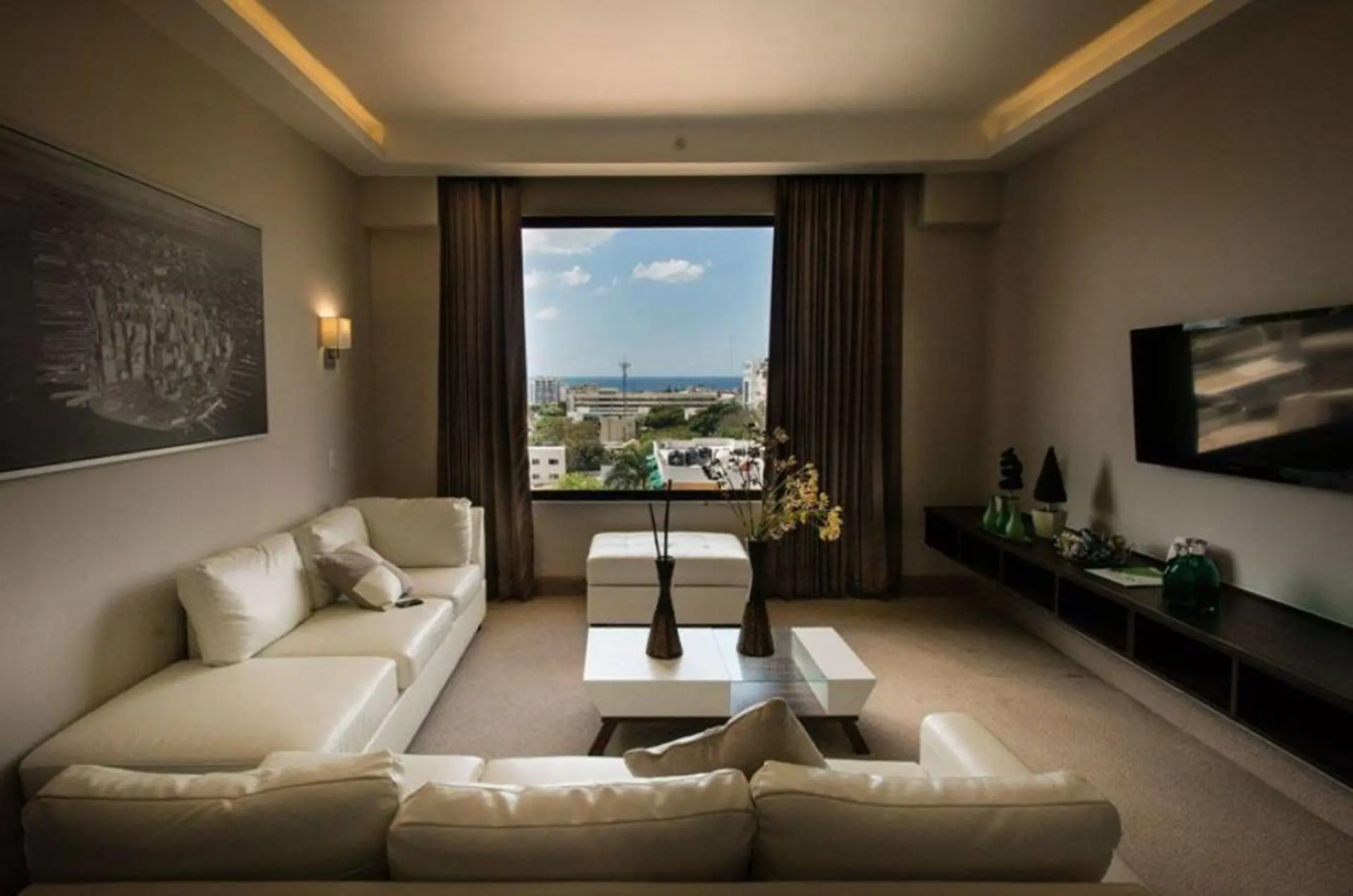 Photo - Weston Suites Hotel