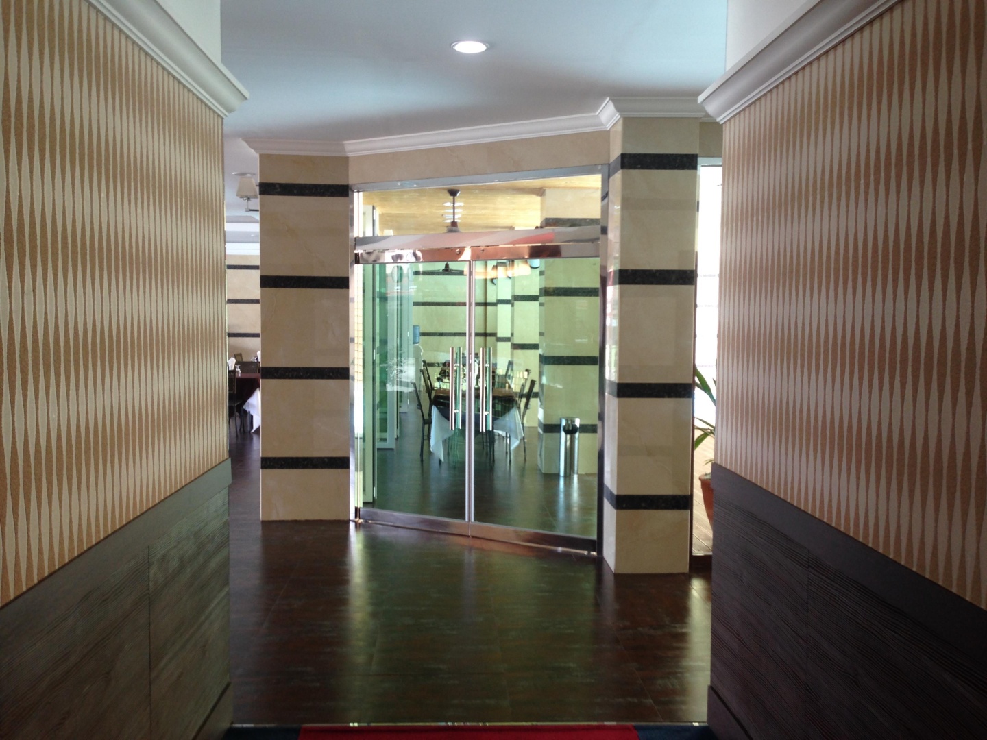 Townhouse Oak Vera Hotel Near Clark International Airport
