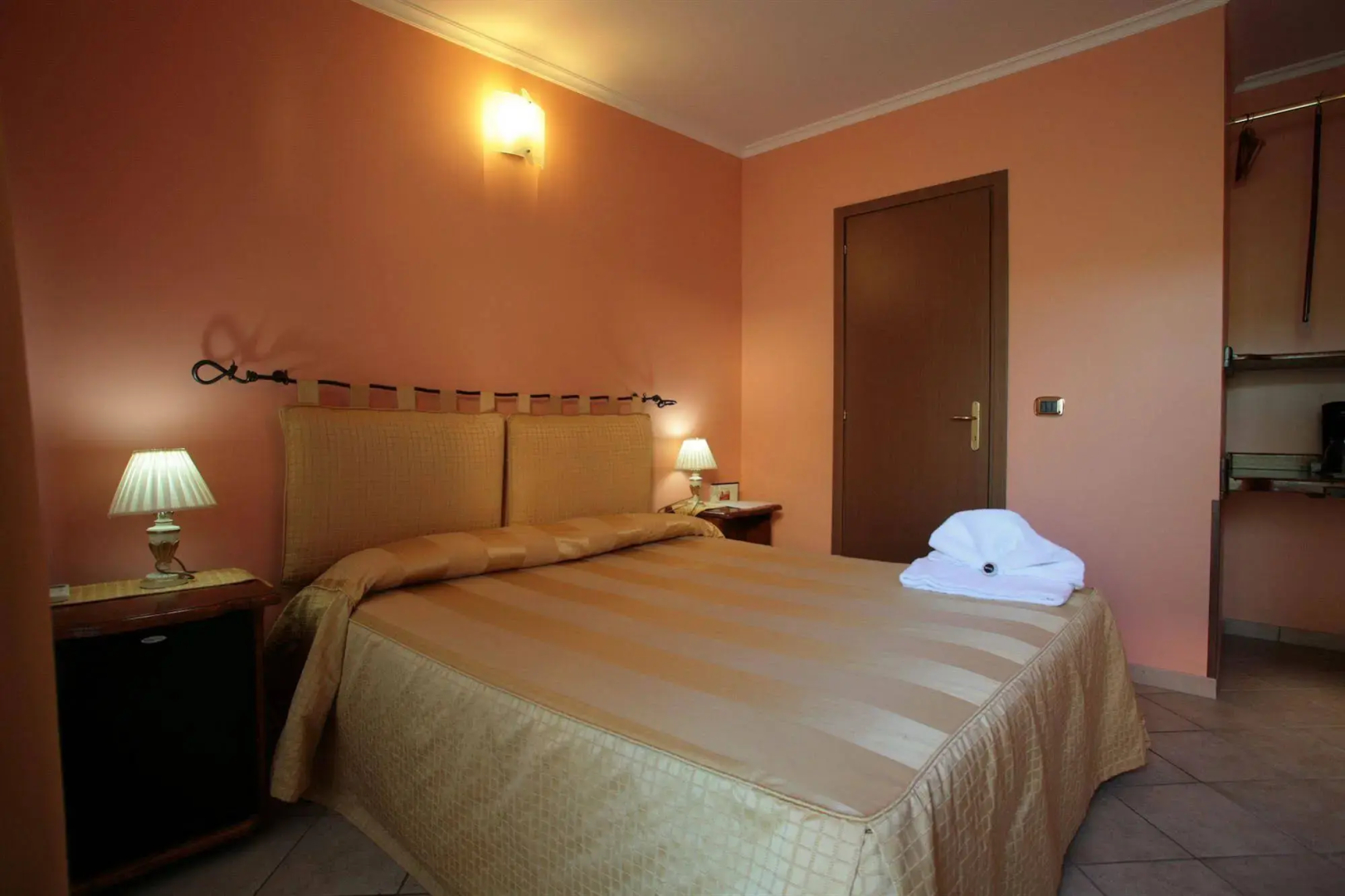 Photo - Airport Hotel