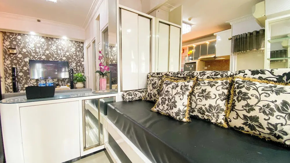Good And Homey 1Br Apartment Mt Haryono Residence