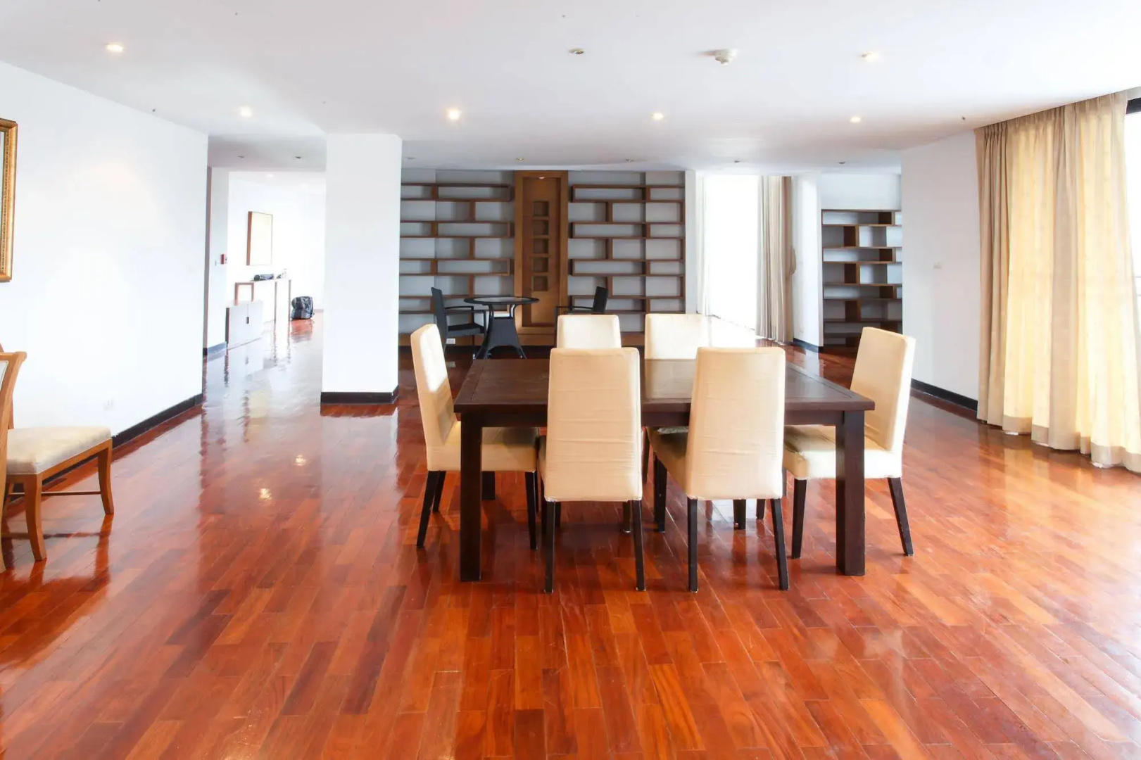 Photo - Benviar Tonson Residence