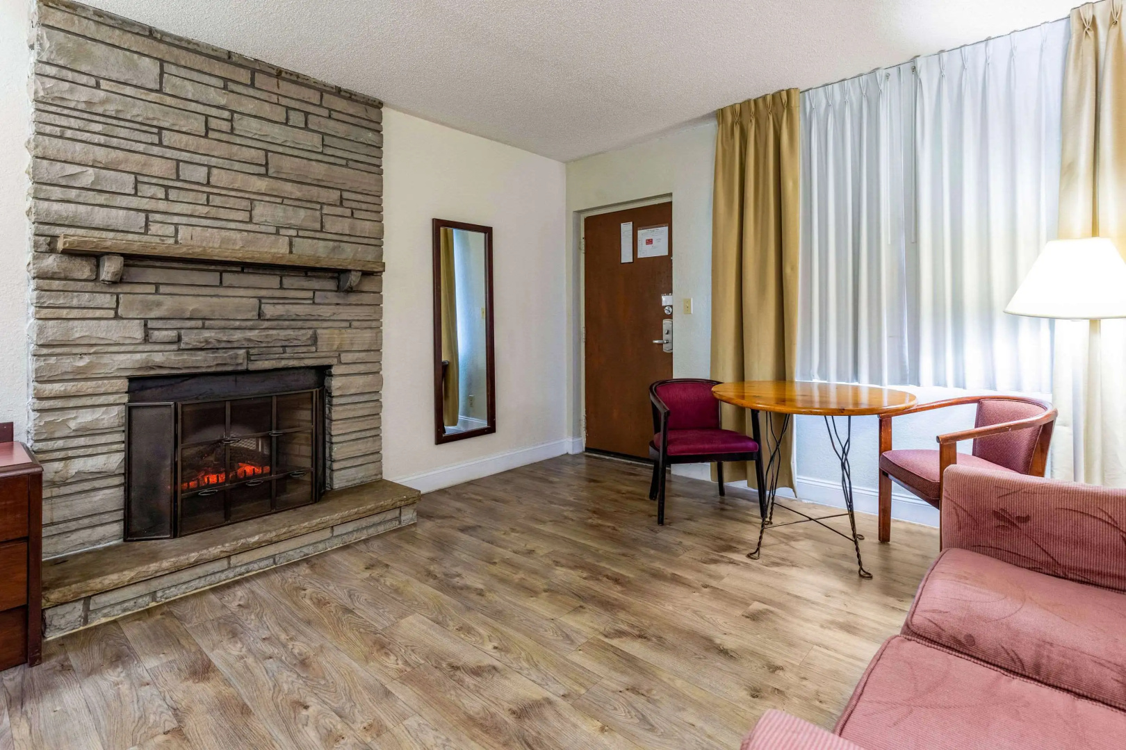 Foto - Econo Lodge Inn & Suites On The River