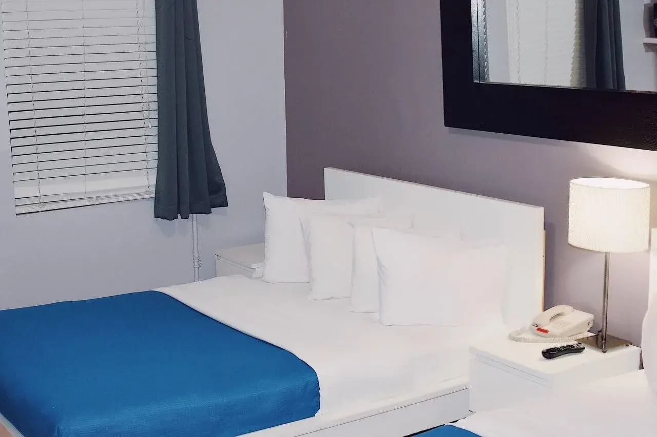 Photo - Nine20 Collins Apartments by Lowkl