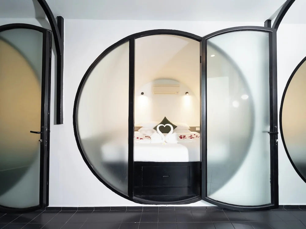 Photo - Tunnel Urban Retreat