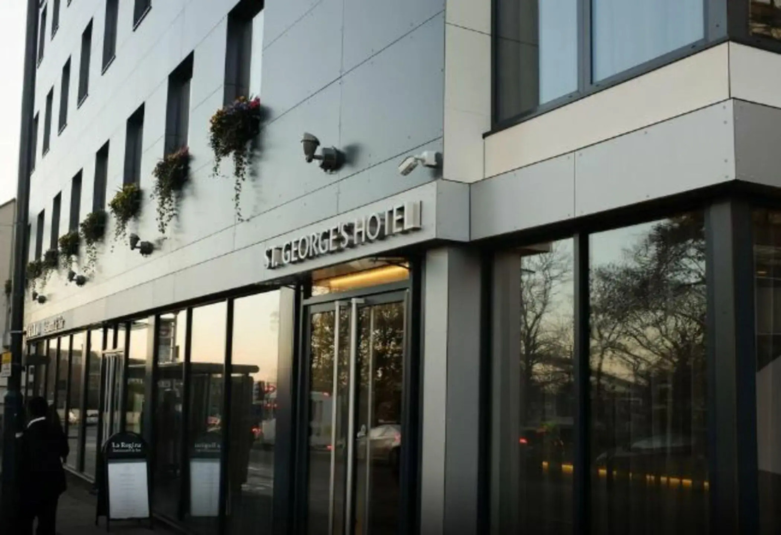 Foto - St George's Hotel - Wembley