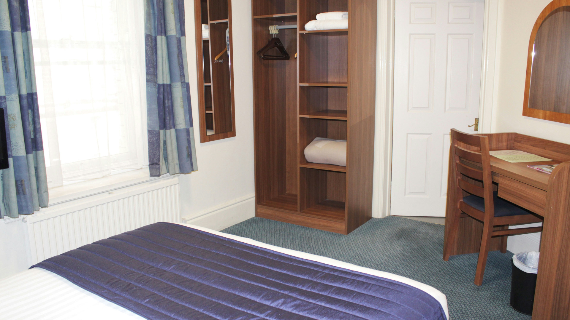 Photo - Discovery Inn - Leeds