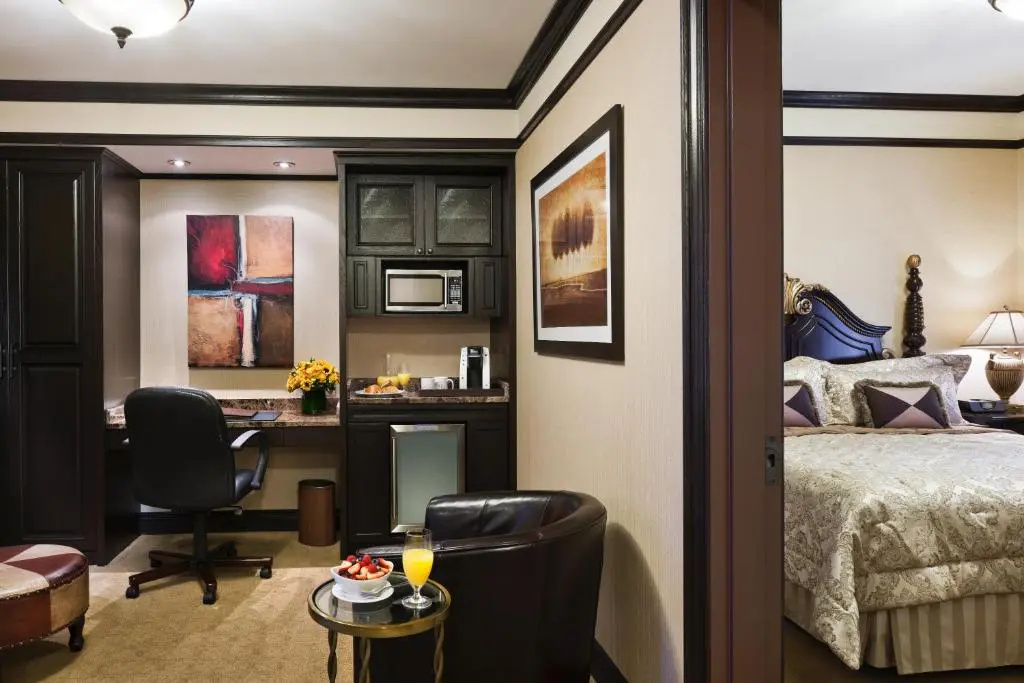 Photo - The Lucerne Hotel