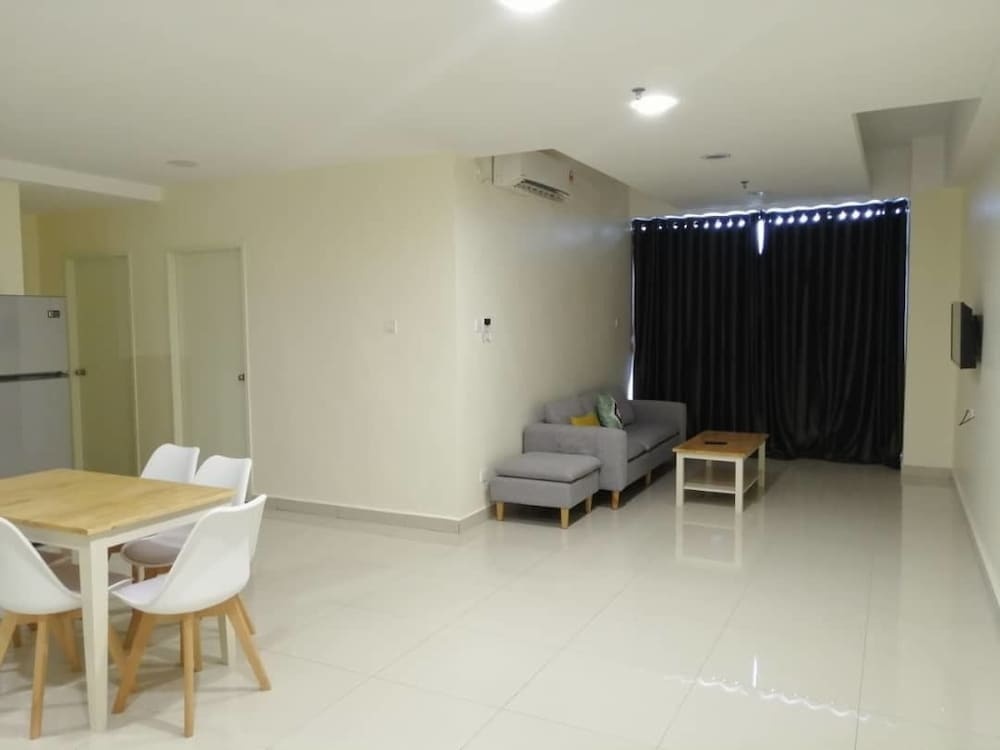 Place2Stay Business Hotel @ Emart Riam