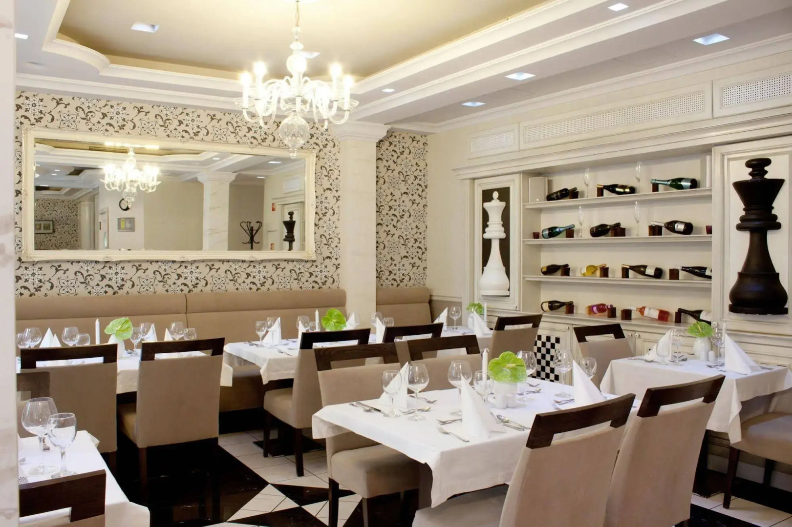 Foto - Queen's Court Hotel & Residence