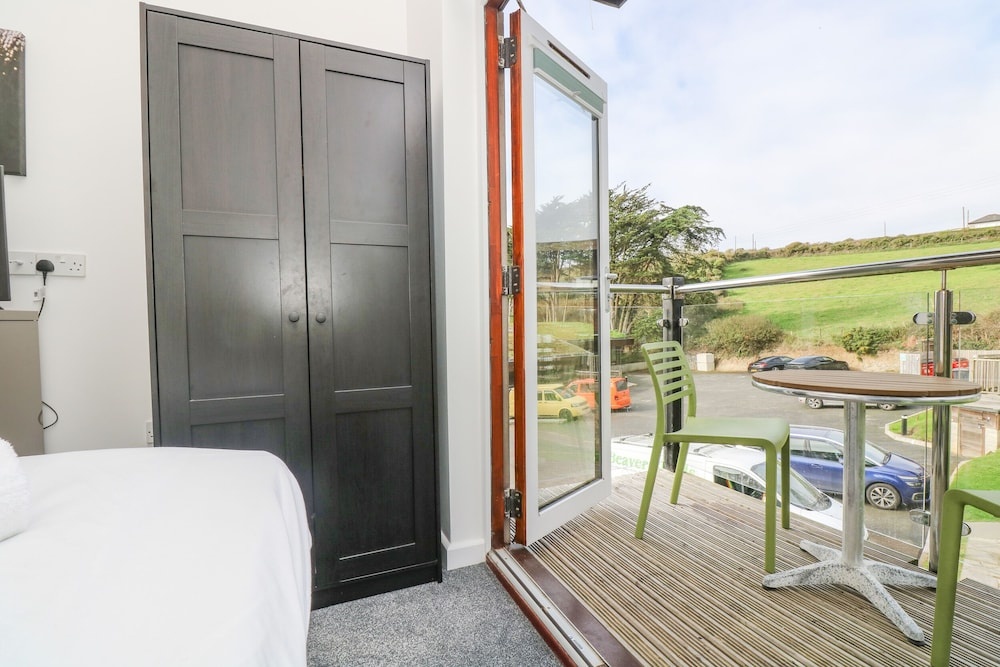 Sea Breeze 17 Gannel
