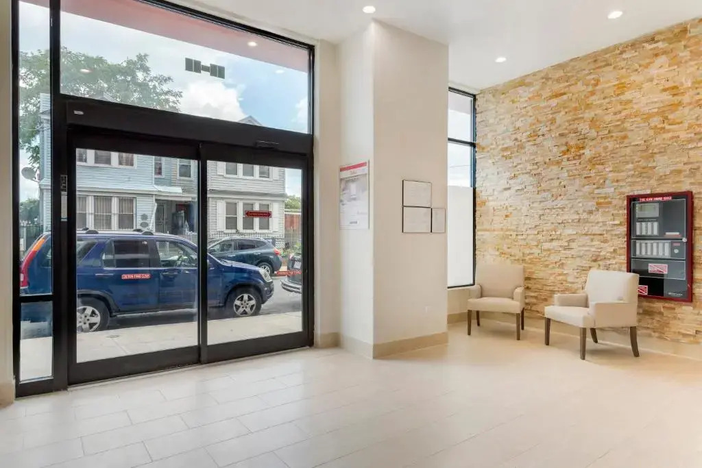 Photo - Red Roof Inn PLUS Jamaica, NY - JFK Airport