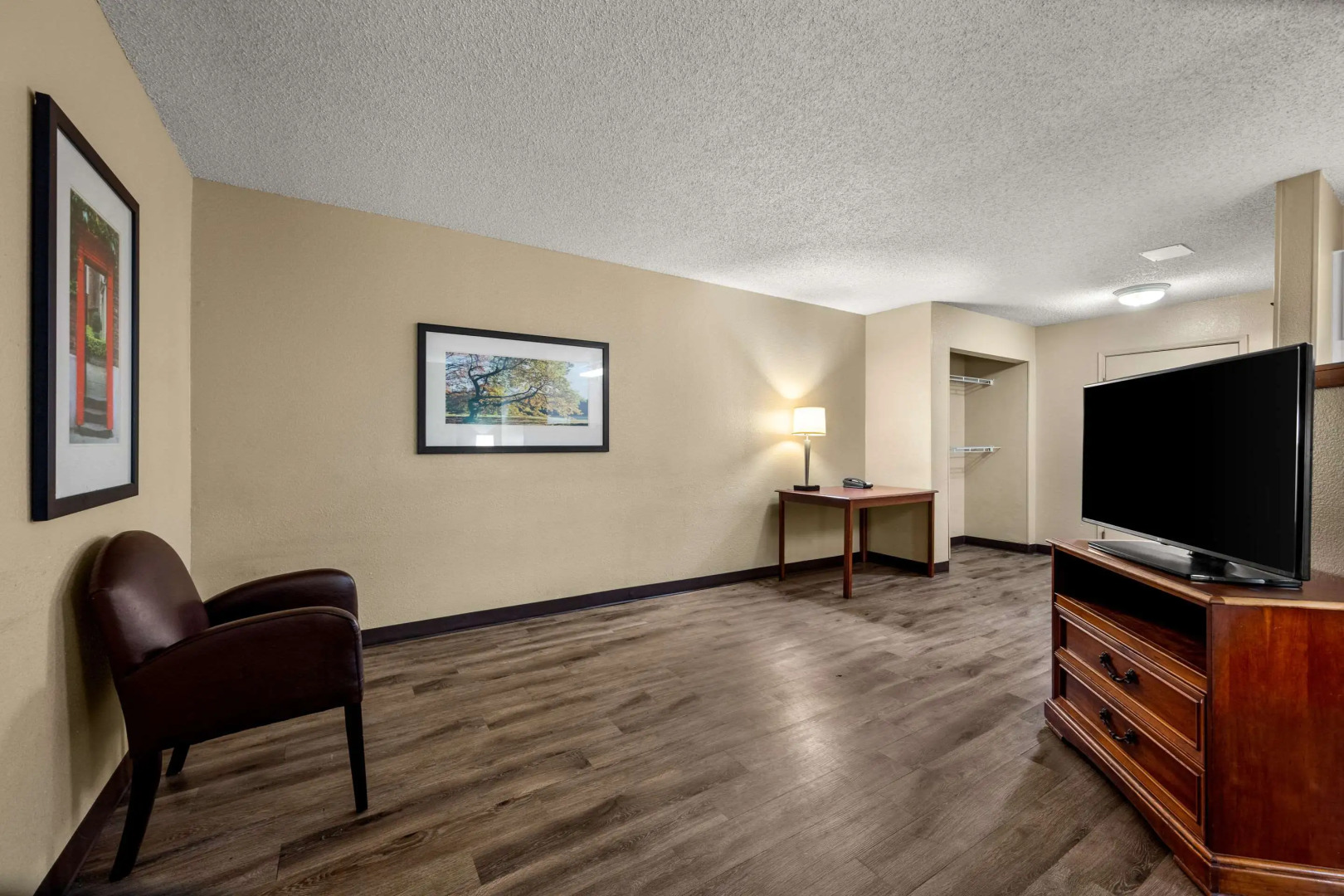 Foto - Suburban Studios Houston North I-45