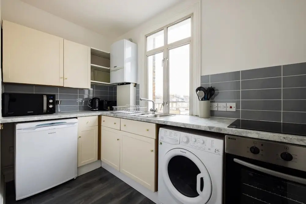 Stylish 2 Bedroom Apartment - Shepherd s Bush