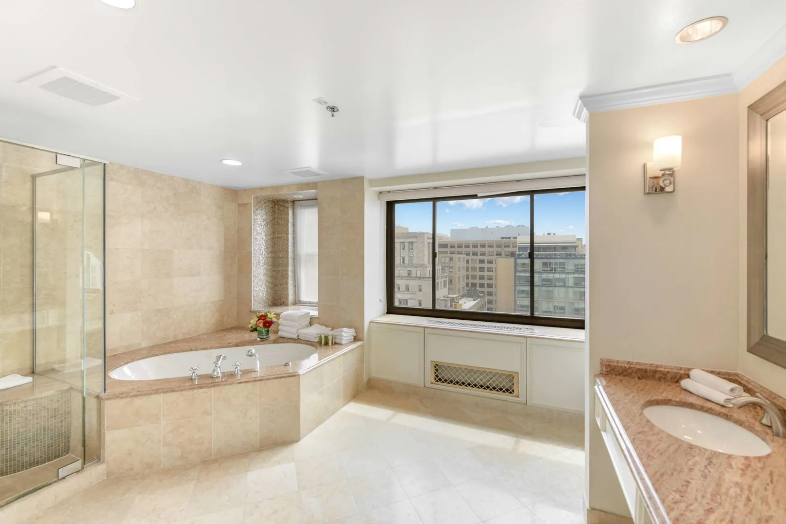 Photo - Capital Hilton