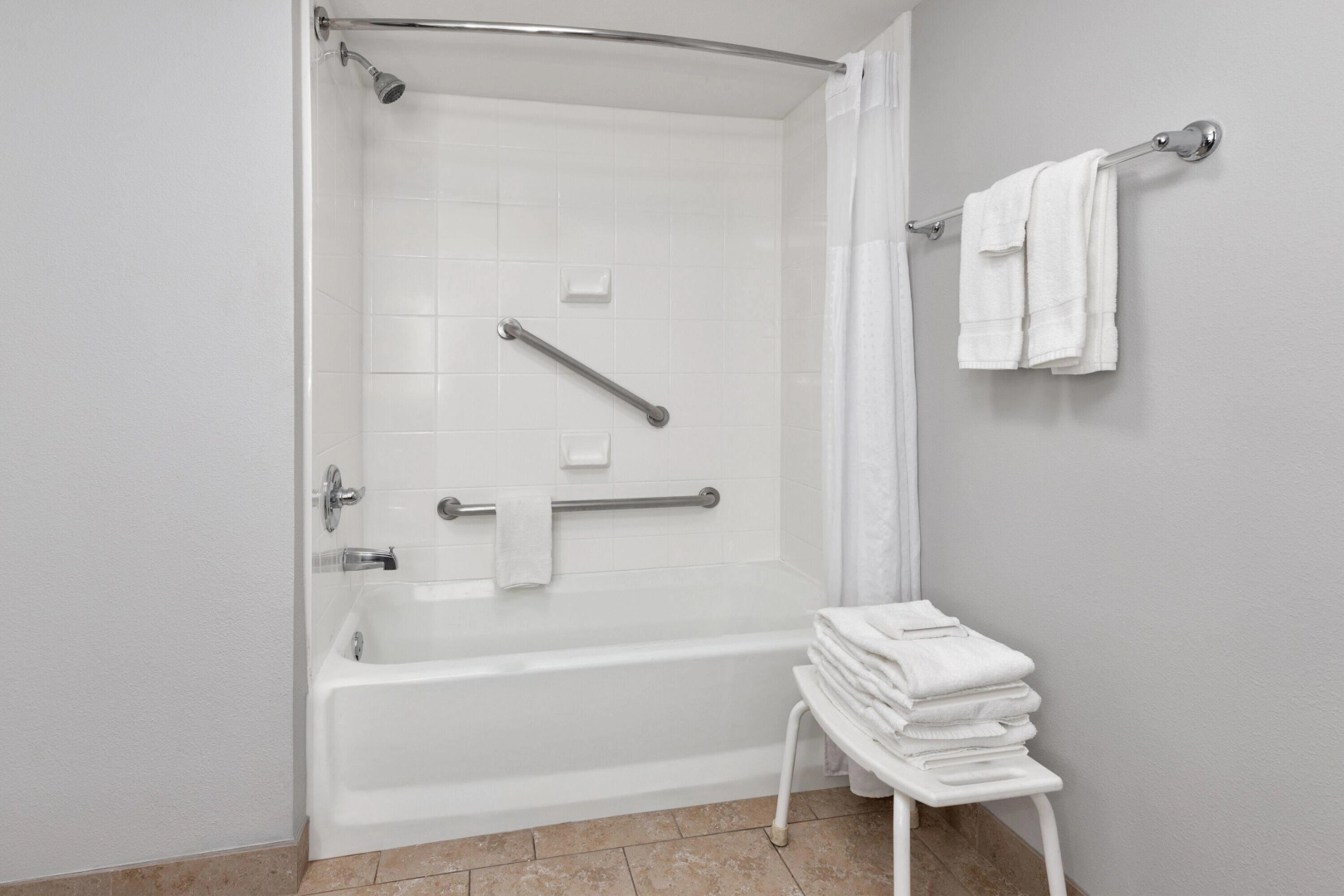 Photo - La Quinta Inn & Suites by Wyndham Dallas I-35 Walnut Hill Ln