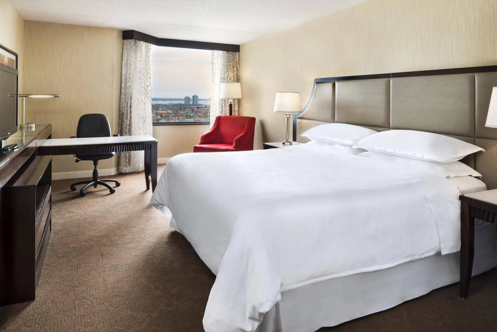 Photo - Sheraton Hamilton Hotel