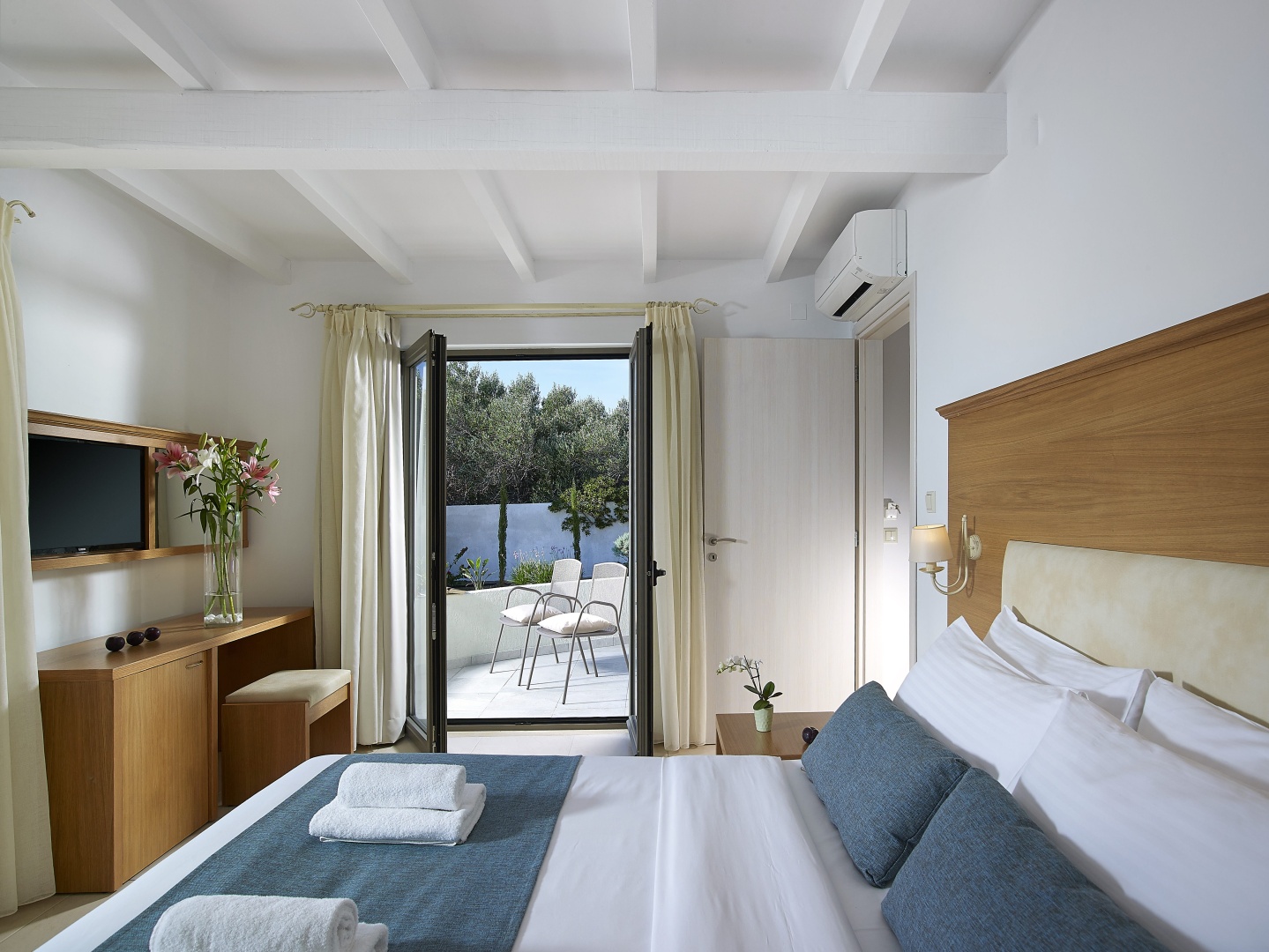 Coriva Beach Hotel & Bungalows